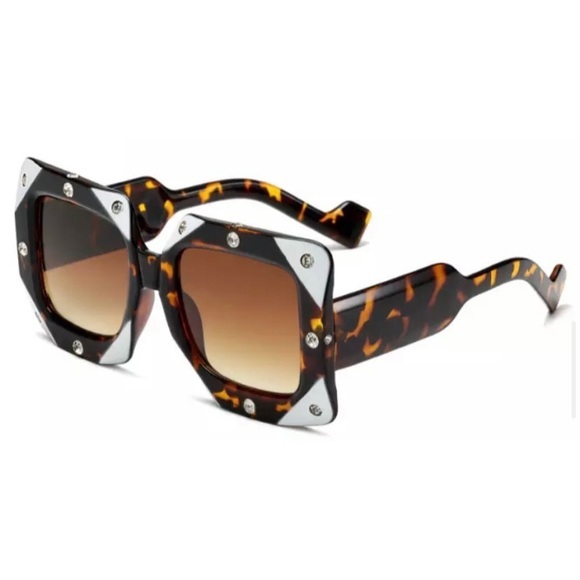 🕶TRENDY AND UNIQUE CRYSTAL EMBELLISHED SUNNIES IN BROWN AND WHITE-NEW‎ - Picture 3 of 8